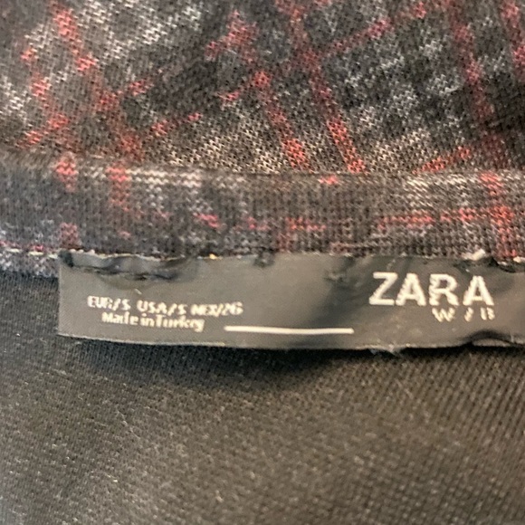 Zara S Fitted Dress Black Floral Plaid 
Back zip 
Long sleeve 
Modest yet sexy - Picture 5 of 7